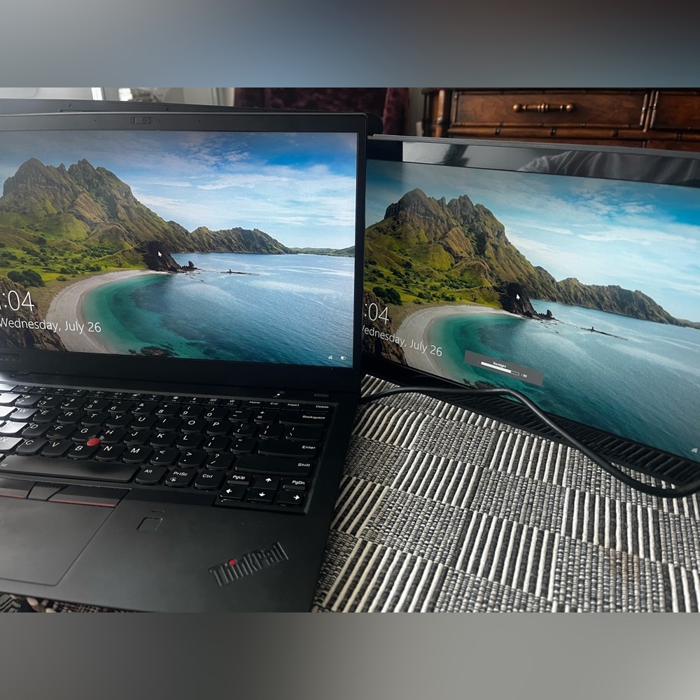 Trio by Mobile Pixels extra portable Laptop Monitor